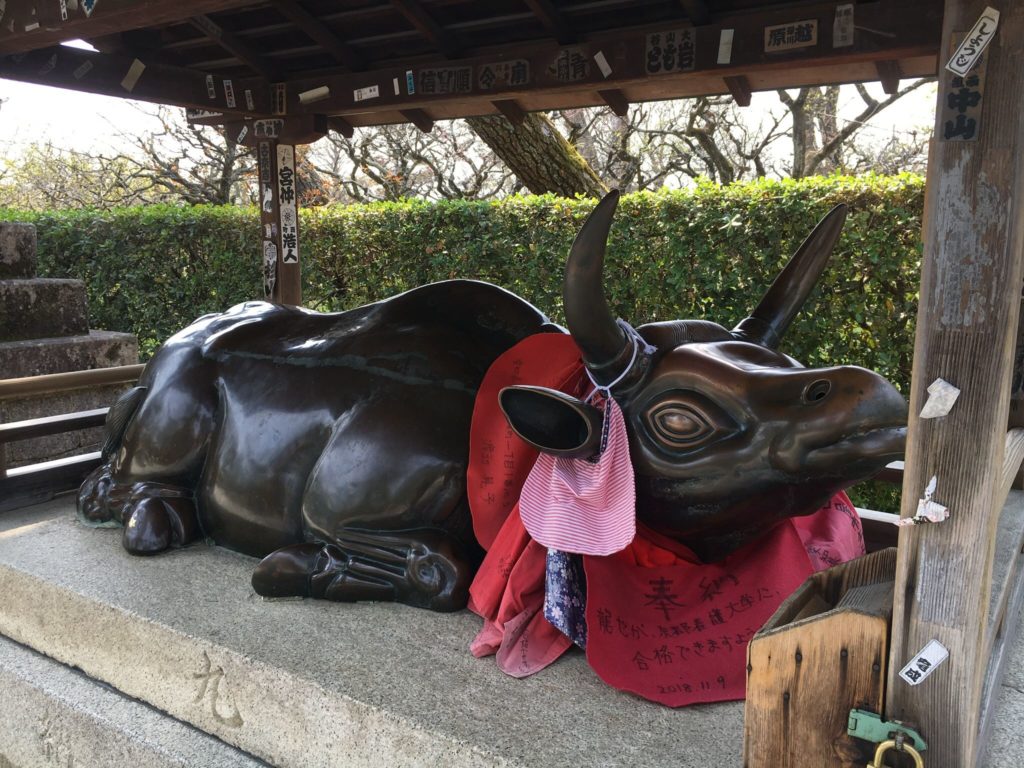 北野天満宮　撫で牛